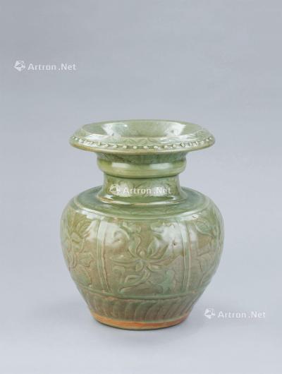  明代（1368-1644） 龙泉窑刻花卉纹石榴尊