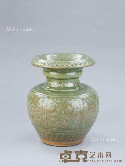  明代（1368-1644） 龙泉窑刻花卉纹石榴尊 直径22.6cm；高32.2cm
