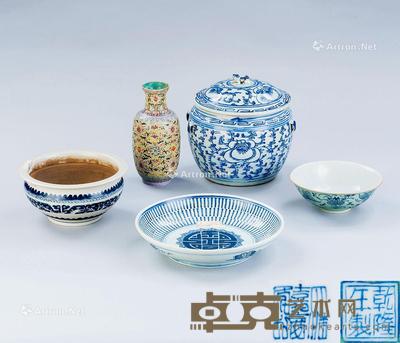  清代（1644-1911） 豆青地青花花卉纹碗 粉彩花卉纹瓶 青花螭龙纹香炉 寿字纹盘 花卉纹盖罐 （五件一组） 尺寸不一