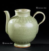  明代（1368-1644） 龙泉窑花卉纹执壶
