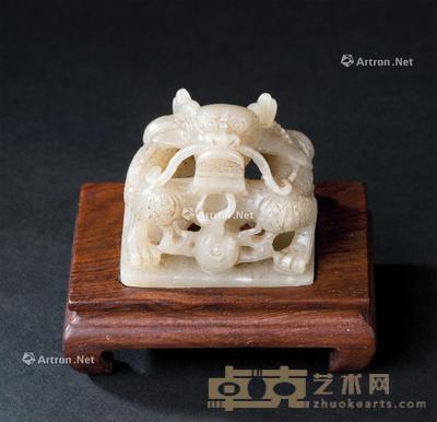  清早期（1644-1775） 玉高浮雕龙纹炉顶 长4.3cm；宽3.8cm；高3.5cm