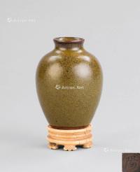  清代（1644-1911） 茶叶末釉小瓶