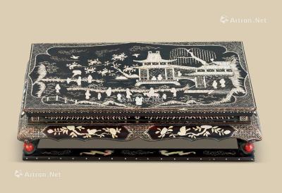  明代（1368-1644） 黑漆嵌螺钿亭台楼阁人物纹托泥长方台