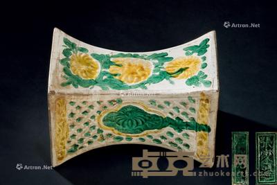  宋代（960-1279） 三彩花卉纹枕 长18.5cm；宽11.1cm；高11.5cm