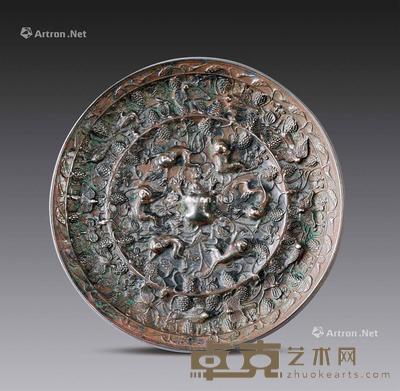  唐代（618-907） 铜海兽葡萄纹镜 直径18.9cm