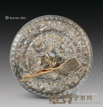  唐代（618-907） 铜海兽葡萄镜 直径10.7cm