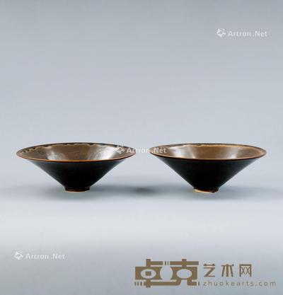 宋代(960-1279) 定窑褐釉茶盏 (一对) 直径14.8cm;高5.2cm