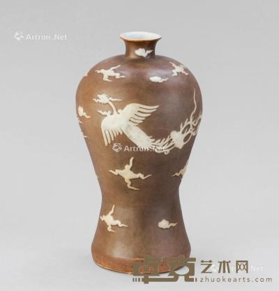  明万历（1573-1619） 留白云凤纹梅瓶 直径15.5cm；高28.6cm