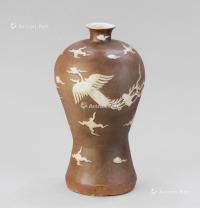  明万历（1573-1619） 留白云凤纹梅瓶