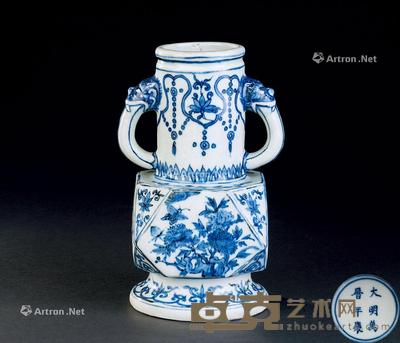  青花花卉纹双兽耳瓶 长14.2cm；宽11.5cm；高22.5cm