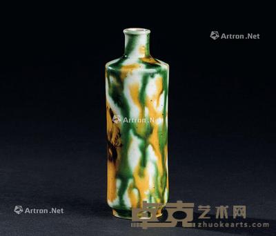  清代（1644-1911） 素三彩人物纹鼻烟壶 直径3.3cm；高10.1cm