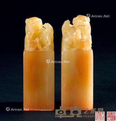  寿山石雕三狮钮印章 （一对） 长3cm；宽3cm；高9.3cm
