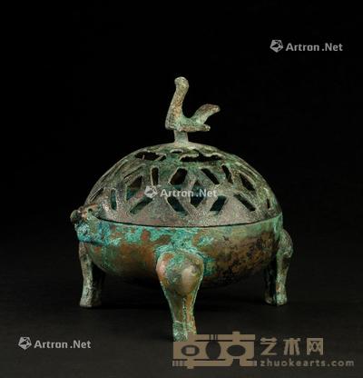  汉代（B.C.206-A.D.220） 青铜凤钮镂空三足香熏 长13.1cm；高13cm