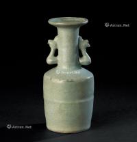  宋代（960-1279） 青瓷双凤耳瓶