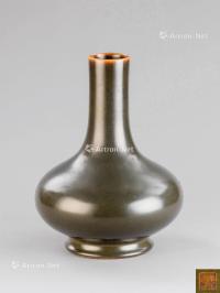  清代（1644-1911） 蟹甲青釉荸荠瓶