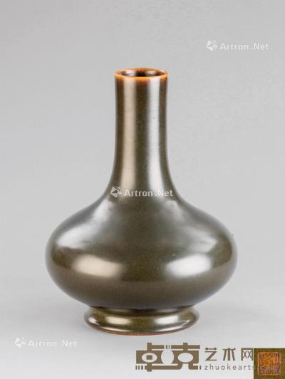  清代（1644-1911） 蟹甲青釉荸荠瓶 直径24.1cm；高32.4cm