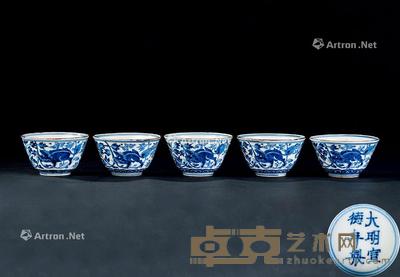  明代（1368-1644） 青花瑞狮花卉纹杯 （五件一组） 直径9.2cm；高5.1cm