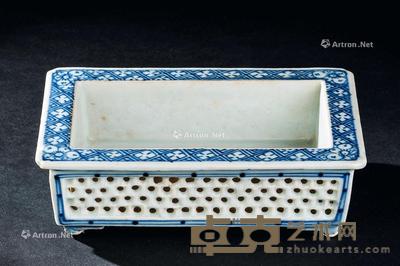  清代（1644-1911） 青花镂空长方水僊盆 长17.5cm；宽11.3cm；高5.3cm
