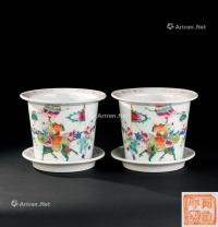  清代（1644-1911） 粉彩麒麟送子图纹花盆 （一对）