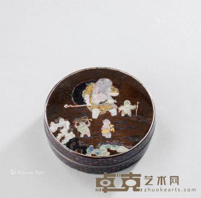  清康熙（1662-1722） 大漆嵌螺钿童子戏弥勒纹香盒 直径7.9cm；高2.2cm