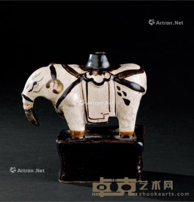  明代（1368-1644） 磁州窑太平有象烛台 长13.1cm；高13.3cm