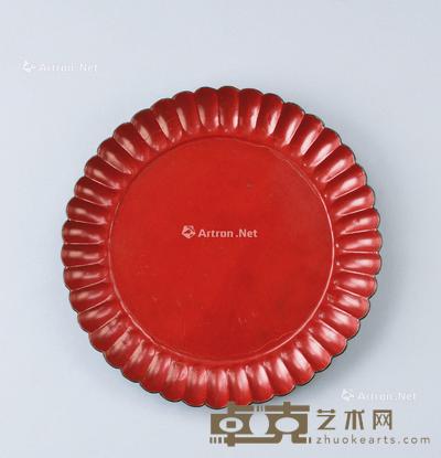  明代（1368-1644） 大漆菊瓣盘 直径26.6cm；高2.4cm