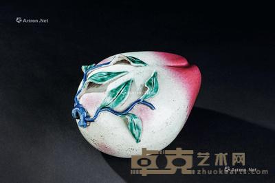 清乾隆（1736-1795） 粉彩寿桃摆件 长16.3cm；宽12.4cm；高10.3cm