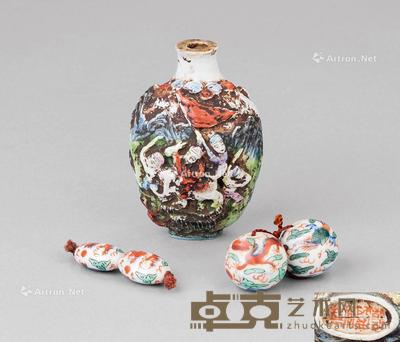  粉彩雕瓷刀马人物纹鼻烟壶 龙凤呈祥纹珠 （三件一组） 尺寸不一