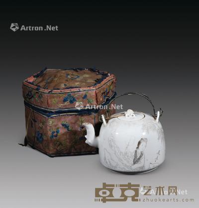  清代 戴宝国刻瓷茶壶带套 高10cm