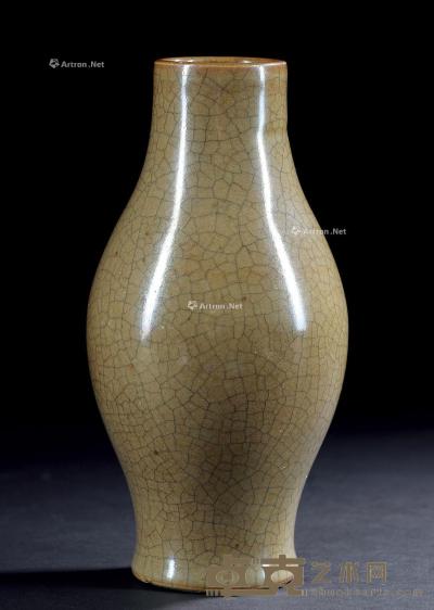  清 黄哥釉橄榄瓶 高18cm