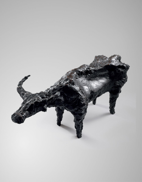  1961至1997年作 凹肚牛 铜雕