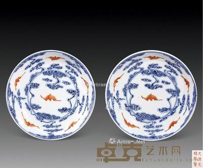  清 青花矾红云蝠纹盘 （一对) 直径18cm×2