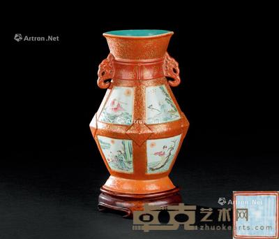  民国 粉彩描金人物纹双耳瓶 长15.6cm；高25.2cm