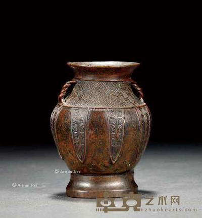  清·铜绳耳蕉叶纹铜瓶 高11.2cm；口径6cm