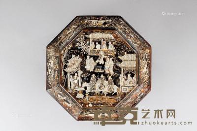  清代（1644-1911） 大漆嵌螺钿人物纹八角捧盒 长26.1cm；宽24.3cm；高18.2cm