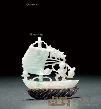  清·翡翠镂雕一帆风顺摆件 带座高9cm；长8.8cm