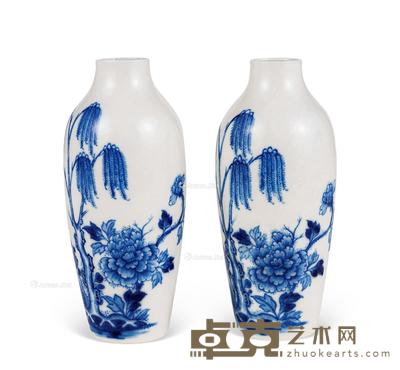  清乾隆 青花柳荫花蝶瓶 （一对） 高15cm×2
