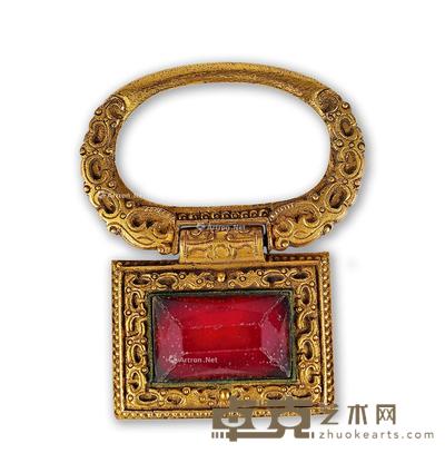  清乾隆 铜鎏金螭龙纹嵌红宝石料提携 长7cm