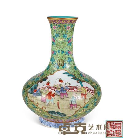  清 粉彩开光人物纹赏瓶 高30cm