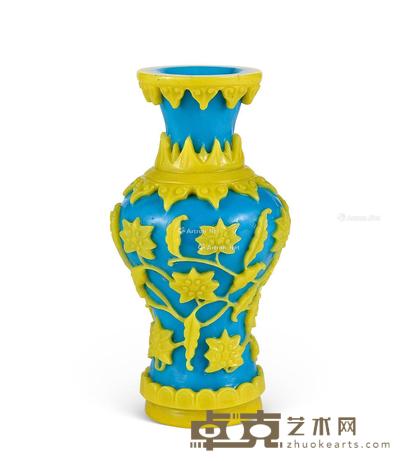 清晚期 蓝地套黄料花卉小瓶 高18.5cm