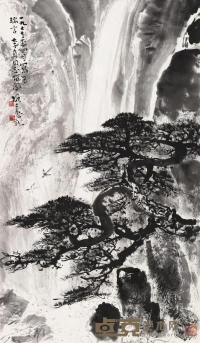  1977年作 松瀑飞鸟 立轴 水墨纸本 72.5×42cm