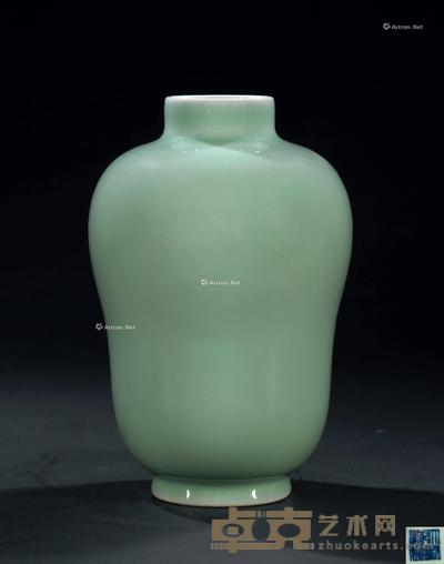  清乾隆 粉青釉束腰瓶 高20.5cm