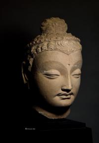  公元3至四世纪 泥塑佛陀头像