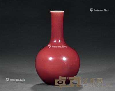 * 清乾隆 霁红釉天球瓶 高27.6cm