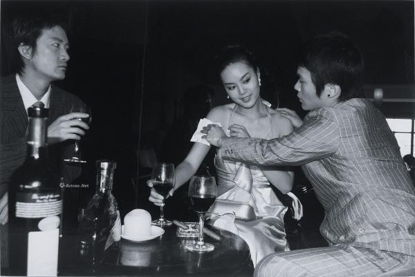  2006年 黄小姐昨夜在M餐厅 10号  摄影5/10 黑白 喷墨打印