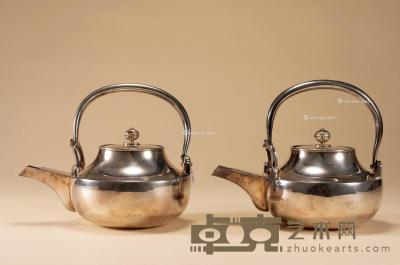  19世纪 纯银富士形银壶 （一对） 高14.8cm；重量495g；高14.6cm；重量480g
