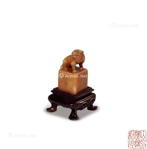  清  白芙蓉狮钮方章