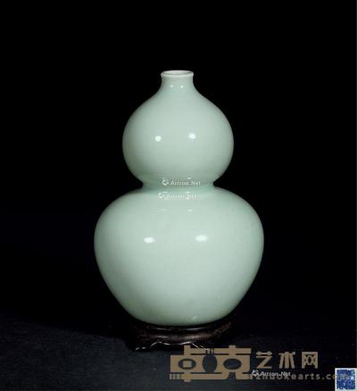  清乾隆 粉青釉葫芦瓶 高11.8cm