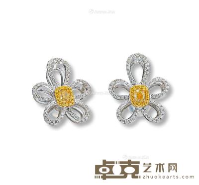 淡彩黄钻(Fancy Light Yellow)配钻石耳钉 --