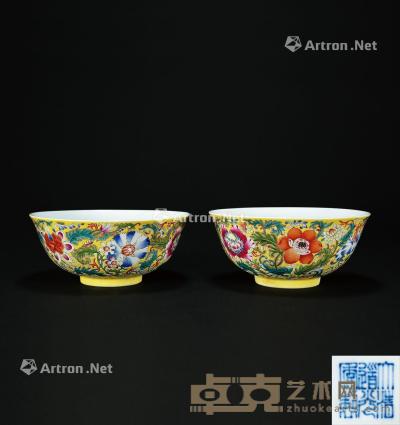  清 黄地粉彩西番莲纹碗 （一对） 直径15.2cm